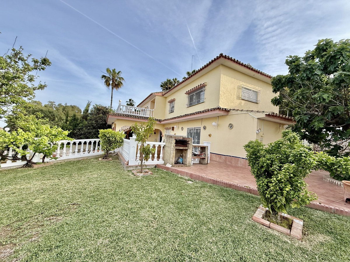 6 Bed Townhouse for sale in Calahonda Costa Del Sol, Málaga, Spain