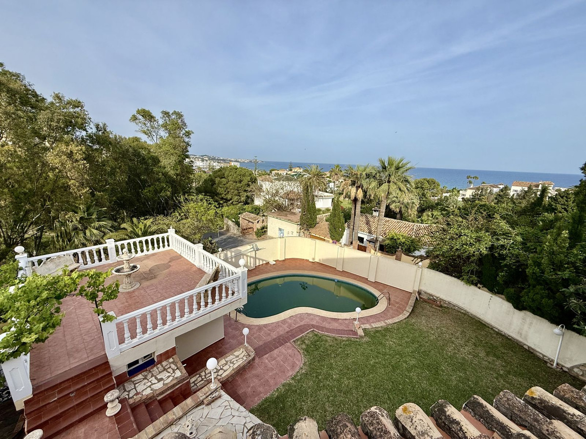 6 Bed Townhouse for sale in Calahonda Costa Del Sol, Málaga, Spain