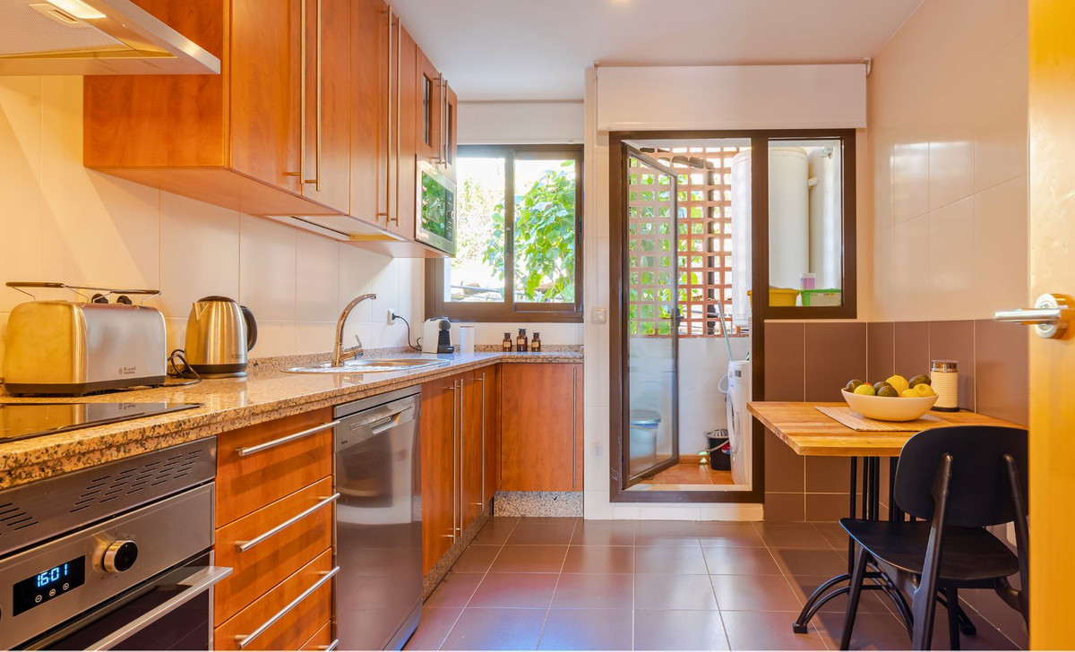 Se vende Apartamento Planta Baja de 3 dormitorios en Costa Del Sol, Málaga, España