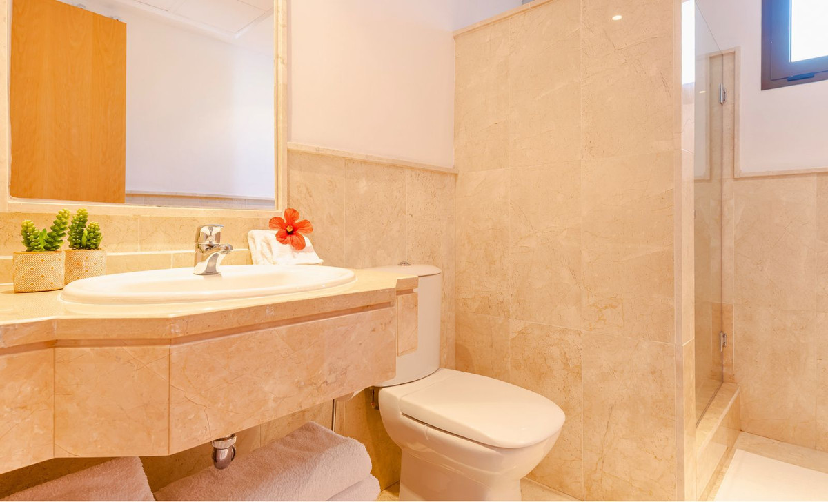 Se vende Apartamento Planta Baja de 3 dormitorios en Costa Del Sol, Málaga, España