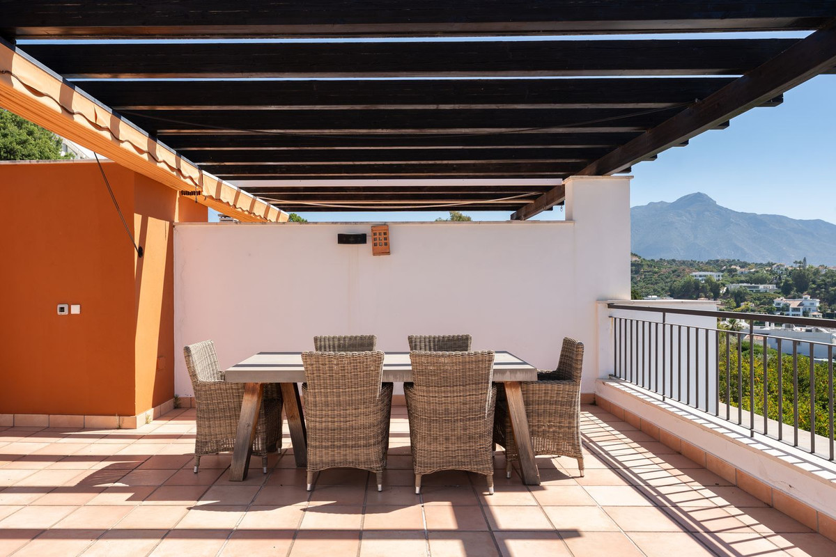 2 Bed Apartment for sale in La Quinta Costa Del Sol, Málaga, Spain
