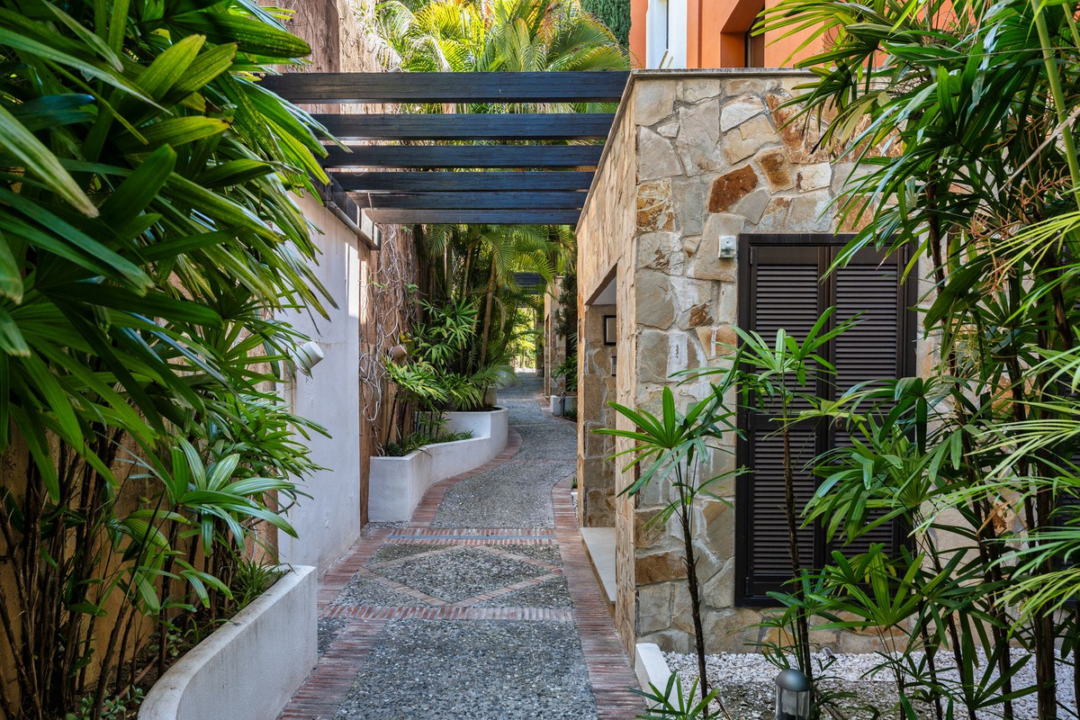 2 Bed Apartment for sale in La Quinta Costa Del Sol, Málaga, Spain
