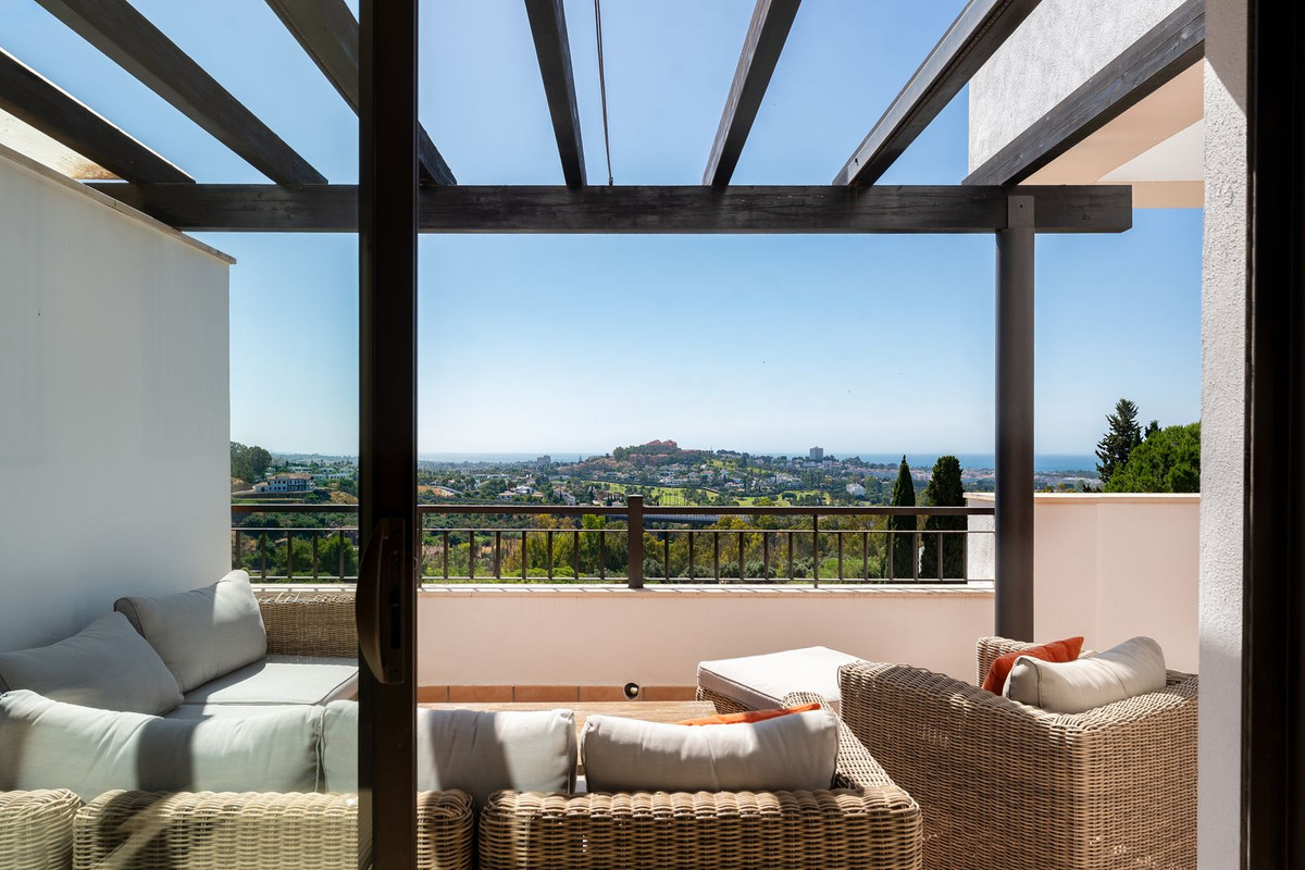 2 Bed Apartment for sale in La Quinta Costa Del Sol, Málaga, Spain