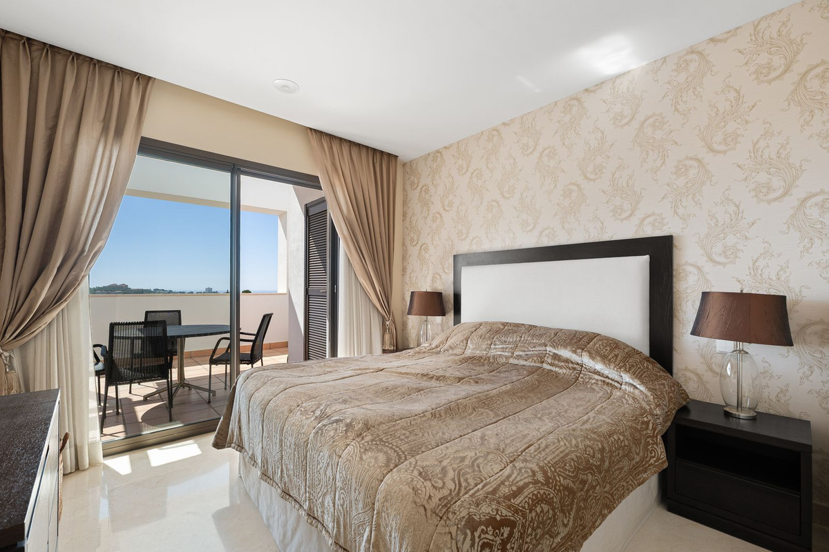 2 Bed Apartment for sale in La Quinta Costa Del Sol, Málaga, Spain