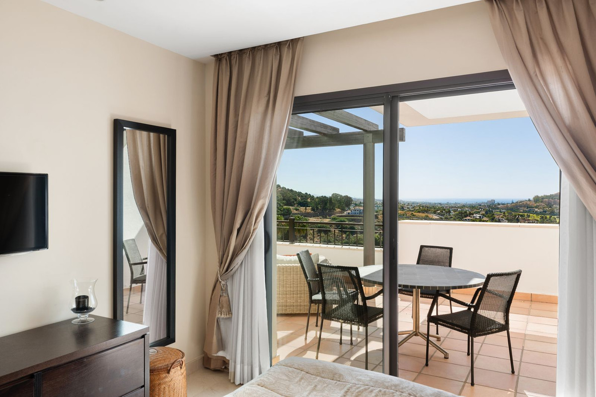 2 Bed Apartment for sale in La Quinta Costa Del Sol, Málaga, Spain