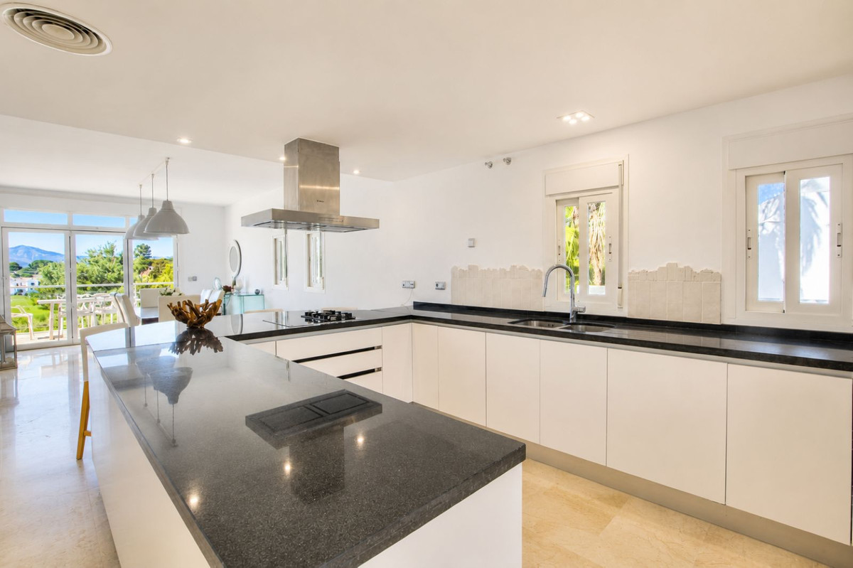 Se vende Villa - Chalet de 4 dormitorios en Costa Del Sol, Málaga, España
