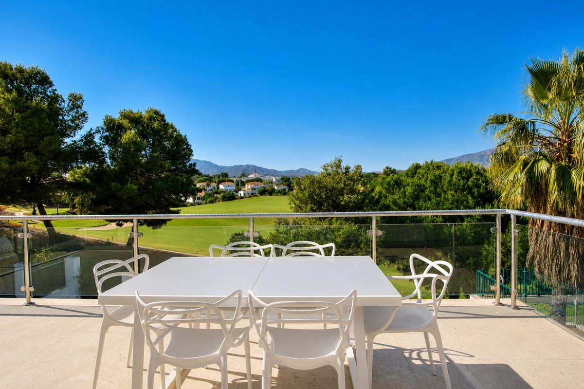 Se vende Villa - Chalet de 4 dormitorios en Costa Del Sol, Málaga, España