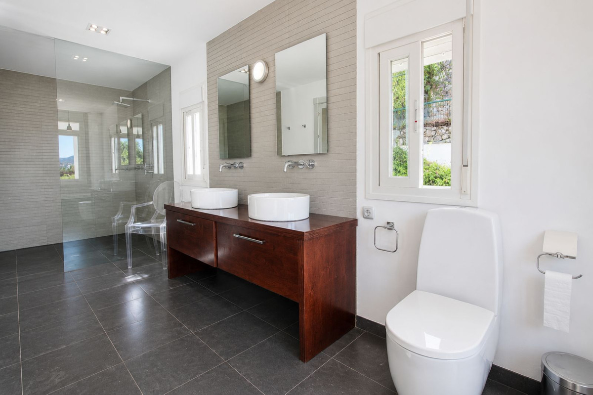 Se vende Villa - Chalet de 4 dormitorios en Costa Del Sol, Málaga, España