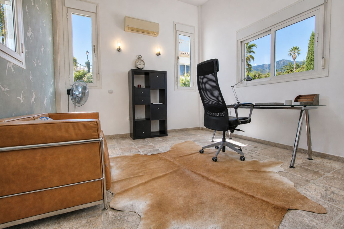 Se vende Villa - Chalet de 4 dormitorios en Costa Del Sol, Málaga, España