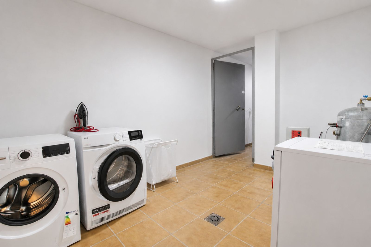 Se vende Villa - Chalet de 4 dormitorios en Costa Del Sol, Málaga, España