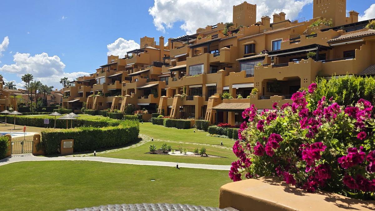 3 Bed Apartment for sale in Estepona Costa Del Sol, Málaga, Spain