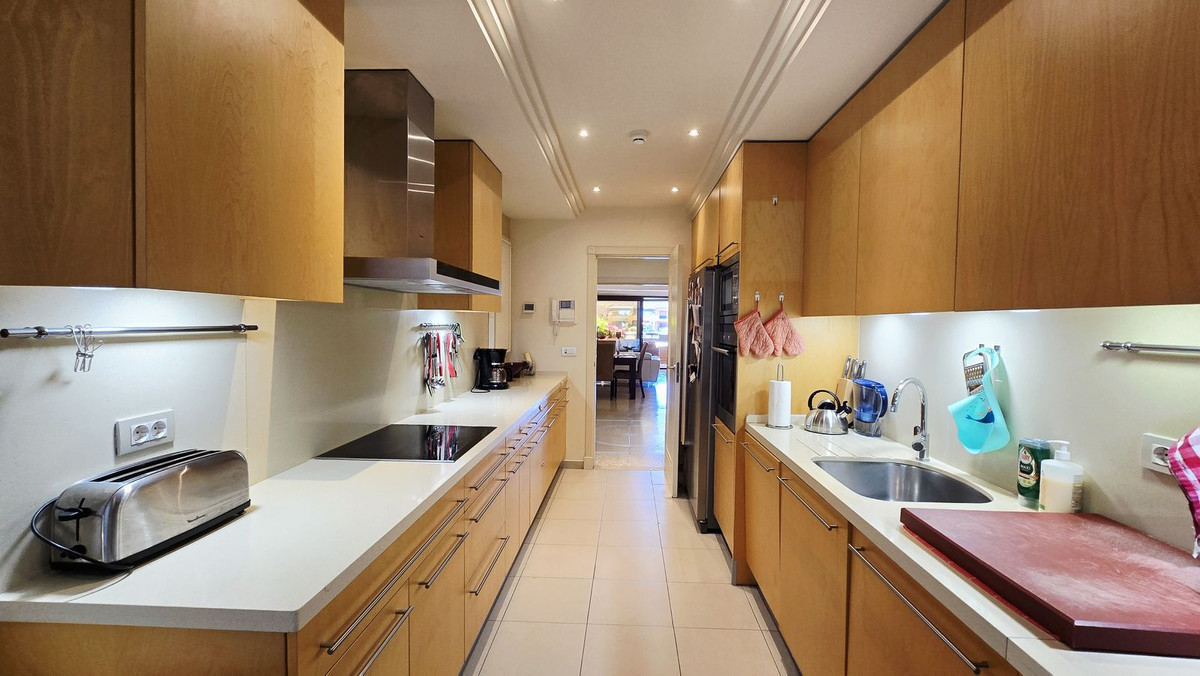 3 Bed Apartment for sale in Estepona Costa Del Sol, Málaga, Spain