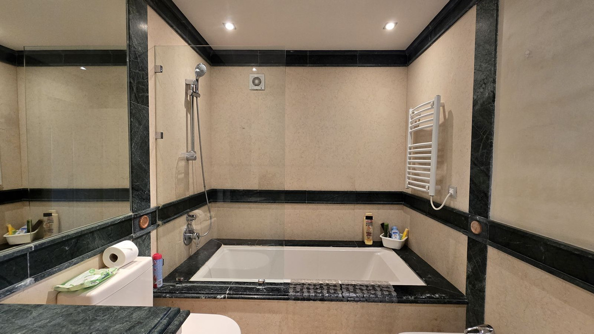 3 Bed Apartment for sale in Estepona Costa Del Sol, Málaga, Spain