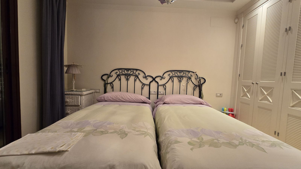 3 Bed Apartment for sale in Estepona Costa Del Sol, Málaga, Spain