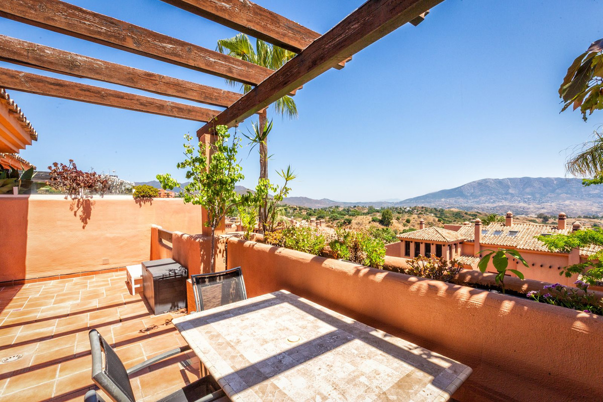 3 Bed Apartment for sale in La Mairena Costa Del Sol, Málaga, Spain