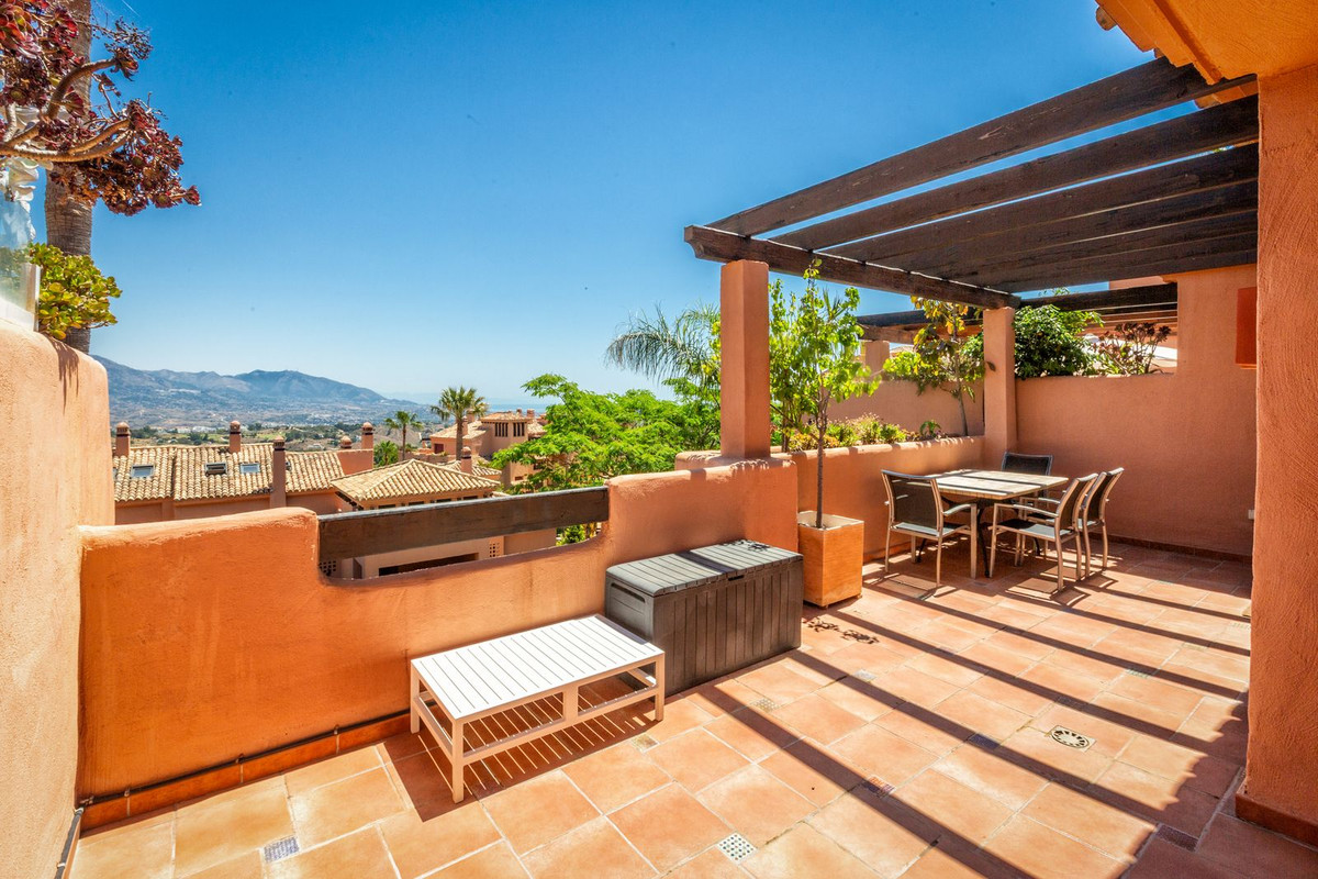 3 Bed Apartment for sale in La Mairena Costa Del Sol, Málaga, Spain