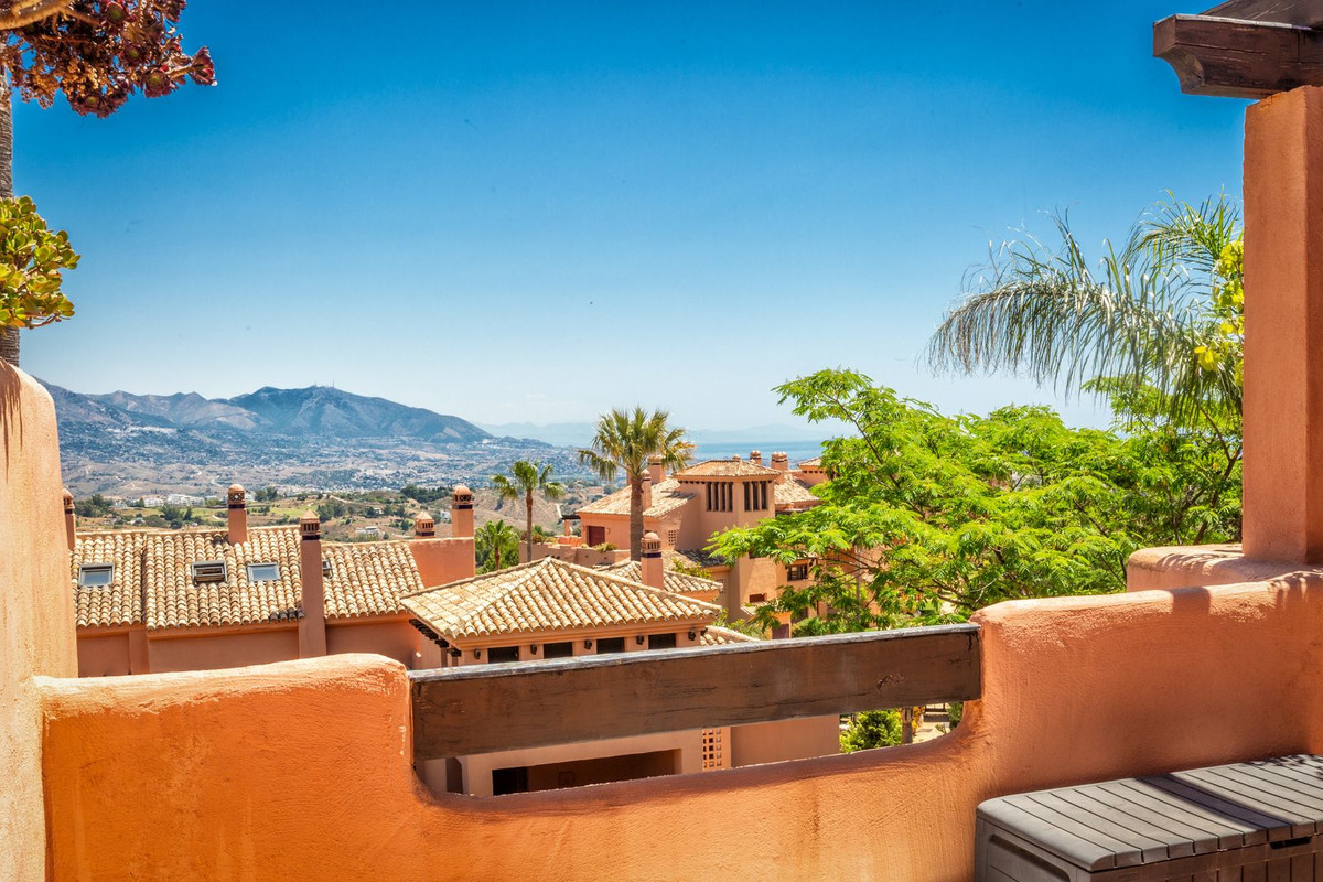 3 Bed Apartment for sale in La Mairena Costa Del Sol, Málaga, Spain