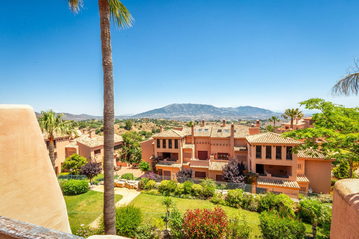 3 Bed Apartment for sale in La Mairena Costa Del Sol, Málaga, Spain