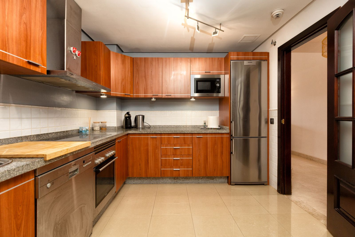 3 Bed Apartment for sale in La Mairena Costa Del Sol, Málaga, Spain