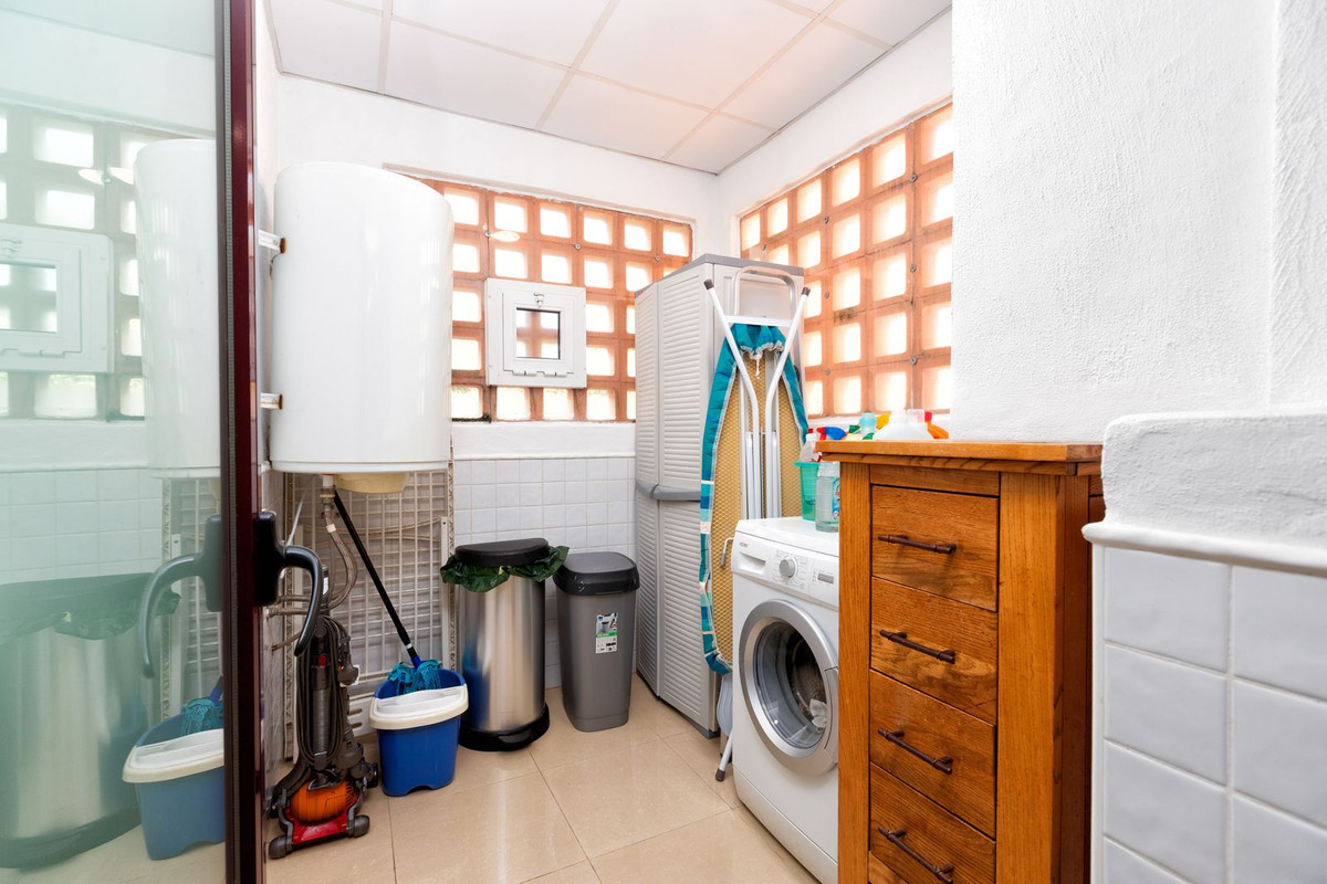 3 Bed Apartment for sale in La Mairena Costa Del Sol, Málaga, Spain