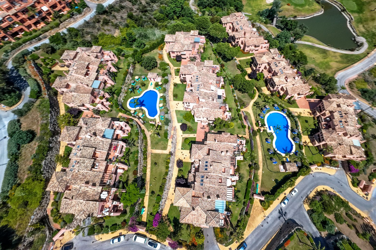 3 Bed Apartment for sale in La Mairena Costa Del Sol, Málaga, Spain