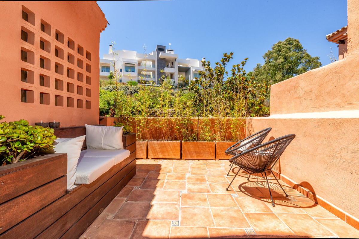 3 Bed Apartment for sale in La Mairena Costa Del Sol, Málaga, Spain