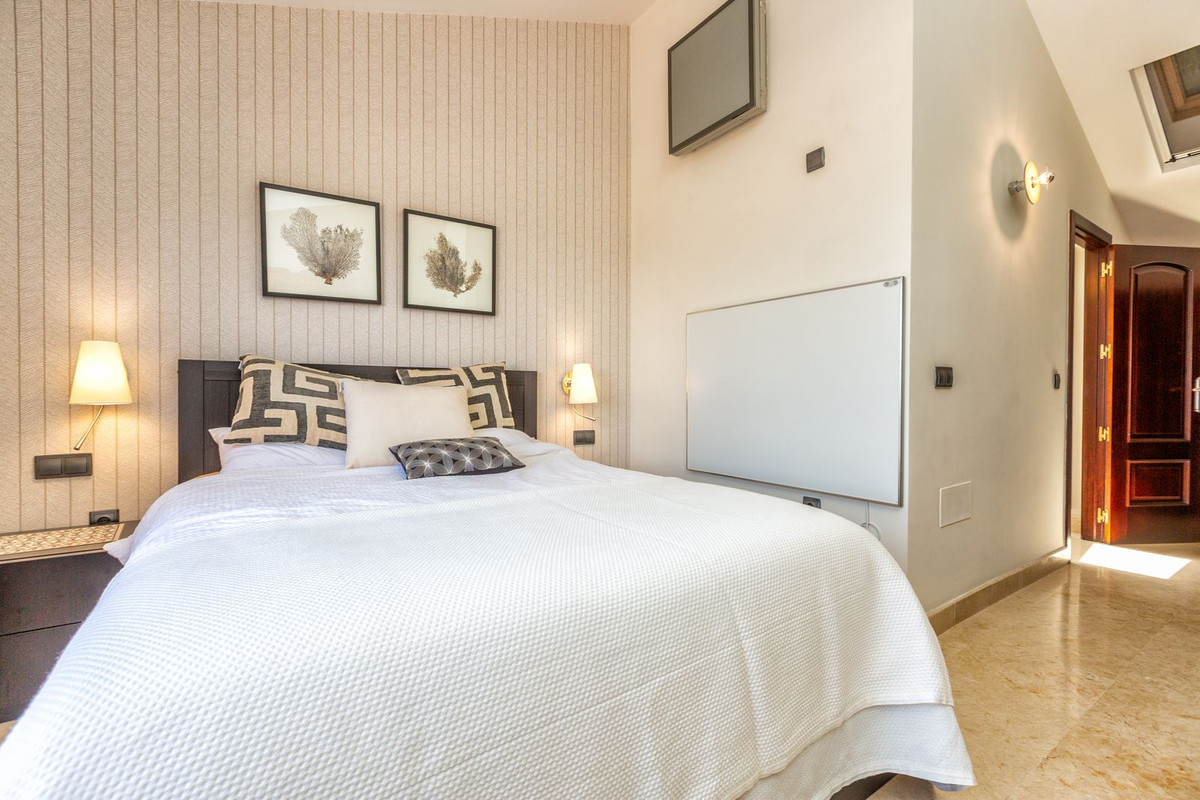 3 Bed Apartment for sale in La Mairena Costa Del Sol, Málaga, Spain
