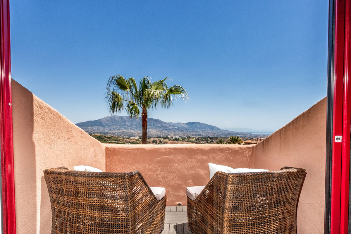 3 Bed Apartment for sale in La Mairena Costa Del Sol, Málaga, Spain