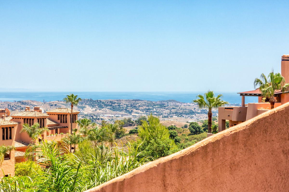 3 Bed Apartment for sale in La Mairena Costa Del Sol, Málaga, Spain
