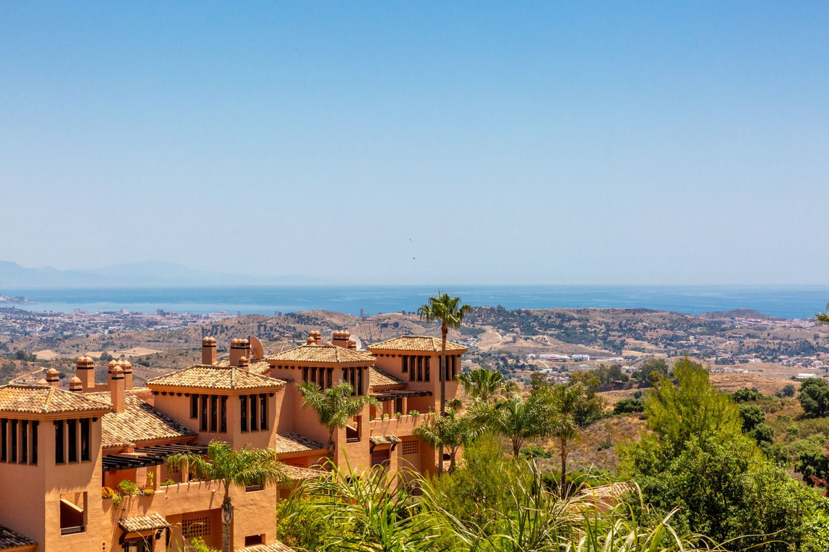 3 Bed Apartment for sale in La Mairena Costa Del Sol, Málaga, Spain