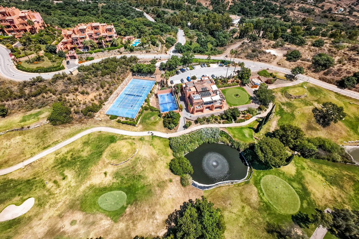 3 Bed Apartment for sale in La Mairena Costa Del Sol, Málaga, Spain
