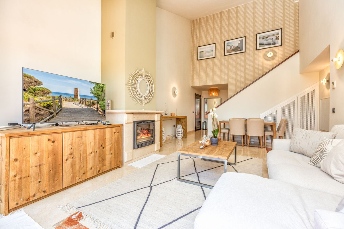 3 Bed Apartment for sale in La Mairena Costa Del Sol, Málaga, Spain