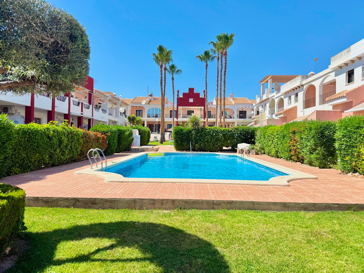 Se vende Pareada de 3 dormitorios en Costa Blanca, Alicante, España