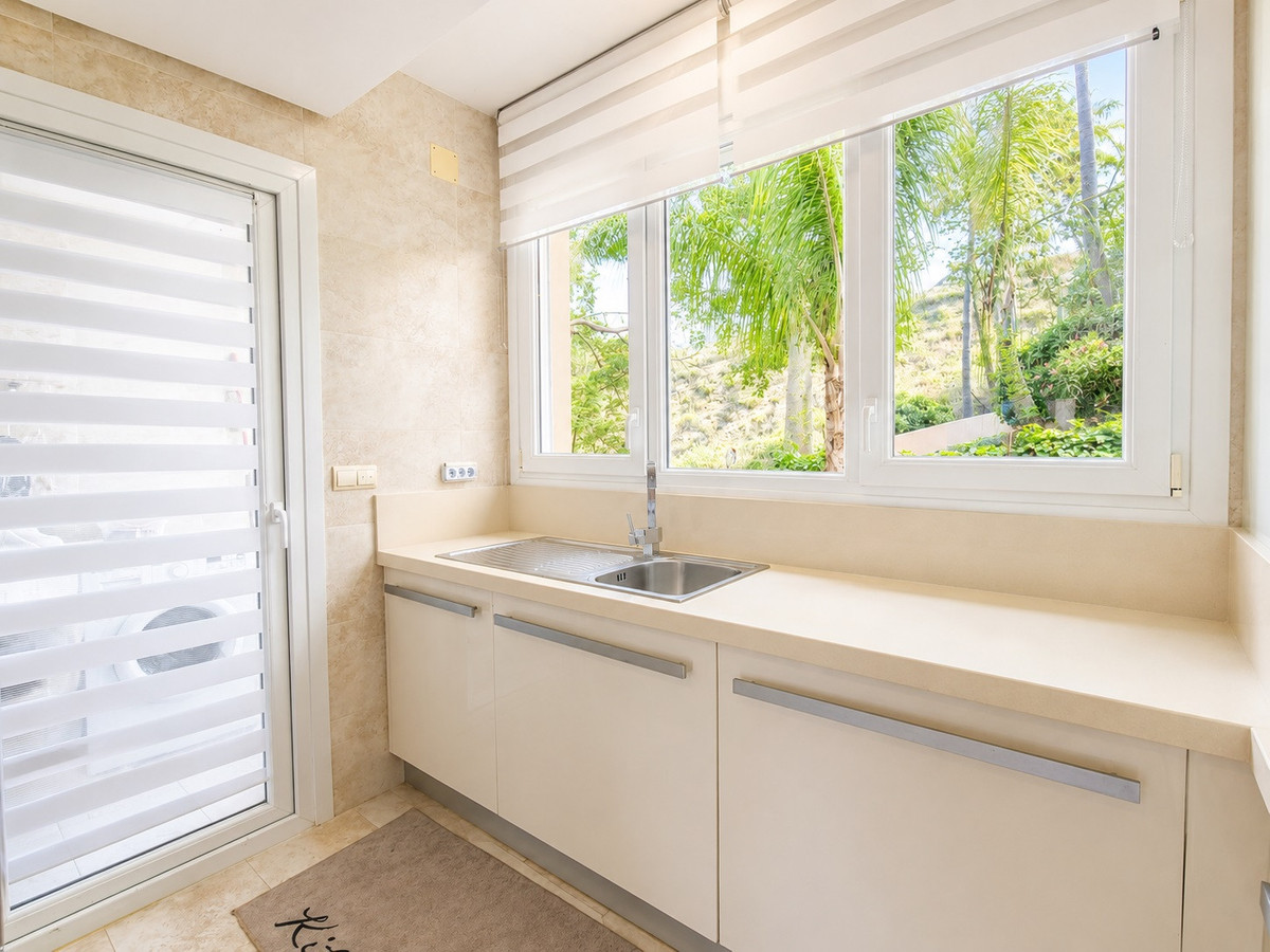 2 Bed Apartment for sale in Nueva Andalucía Costa Del Sol, Málaga, Spain