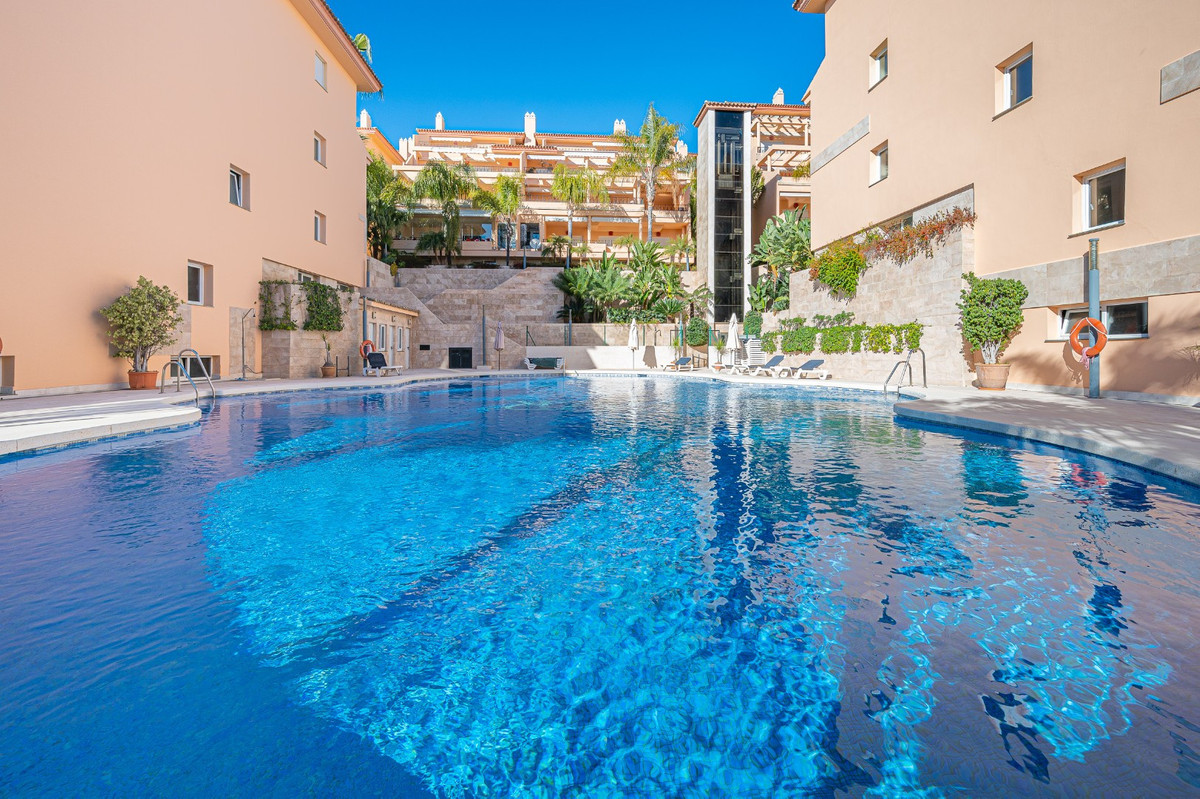 2 Bed Apartment for sale in Nueva Andalucía Costa Del Sol, Málaga, Spain