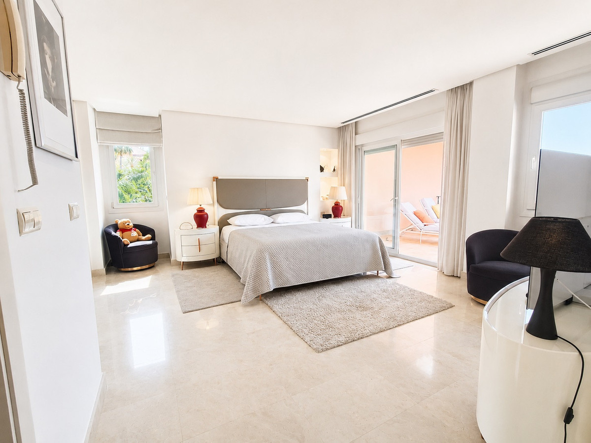 2 Bed Apartment for sale in Nueva Andalucía Costa Del Sol, Málaga, Spain