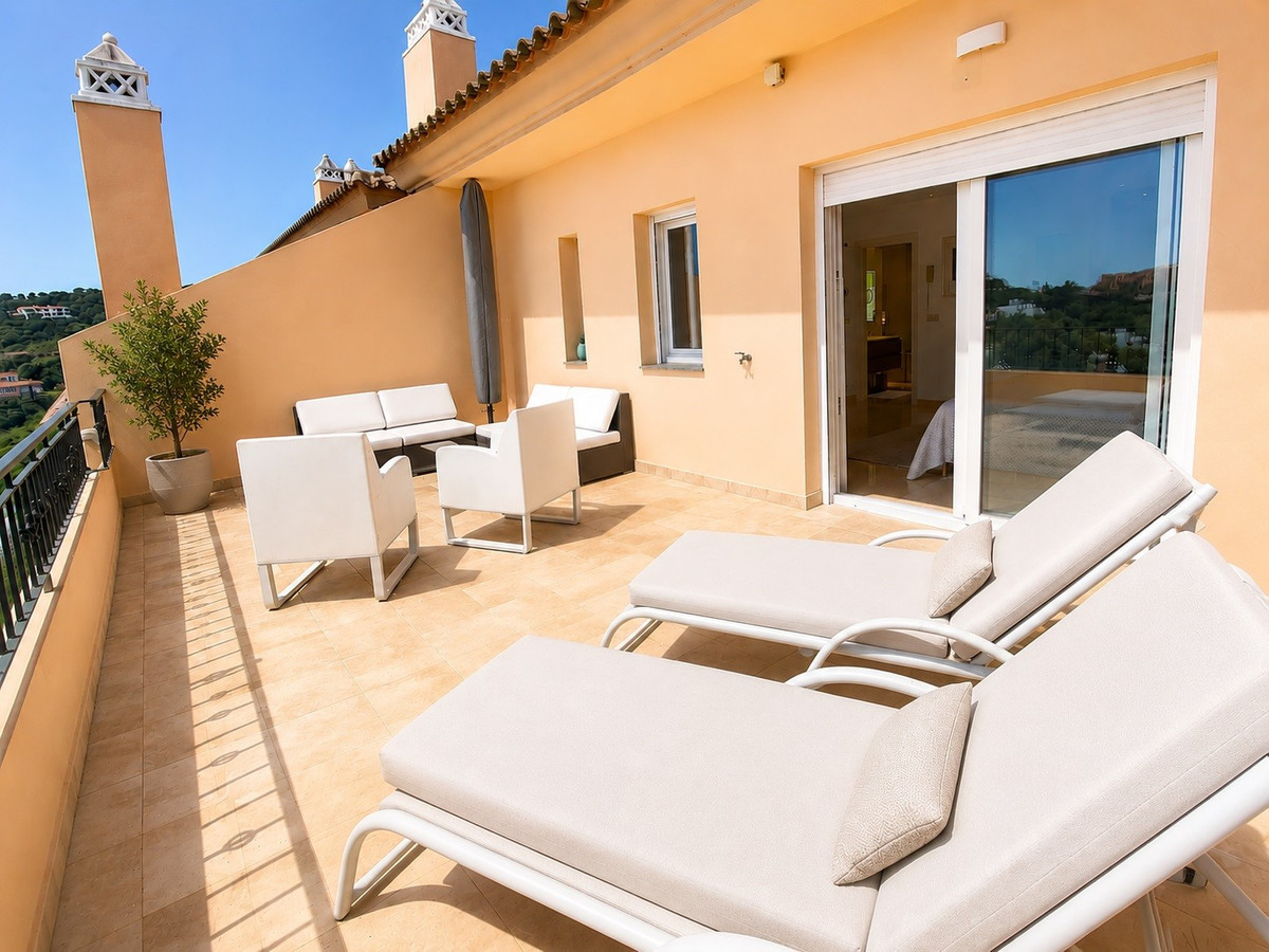 2 Bed Apartment for sale in Nueva Andalucía Costa Del Sol, Málaga, Spain