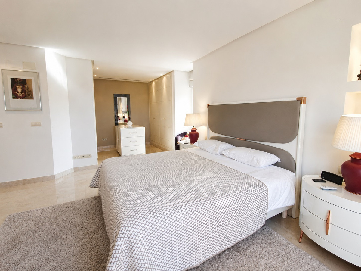 2 Bed Apartment for sale in Nueva Andalucía Costa Del Sol, Málaga, Spain