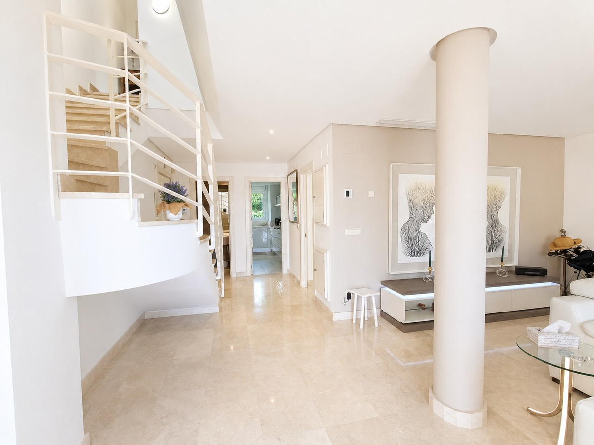 2 Bed Apartment for sale in Nueva Andalucía Costa Del Sol, Málaga, Spain