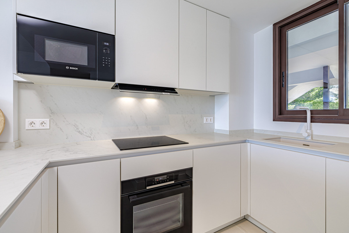 2 Bed Apartment for sale in Fuengirola Costa Del Sol, Málaga, Spain