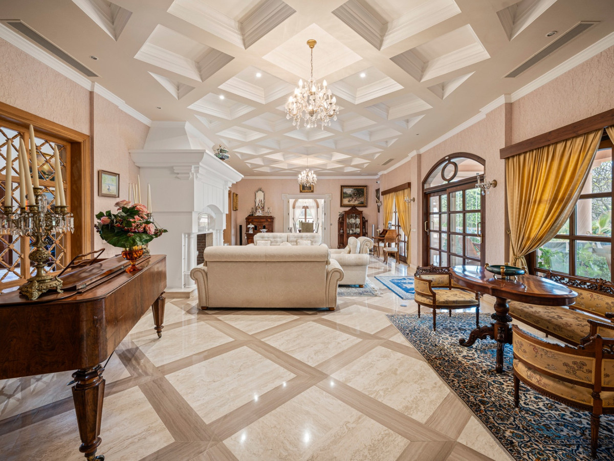 6 Bed Townhouse for sale in Nueva Andalucía Costa Del Sol, Málaga, Spain