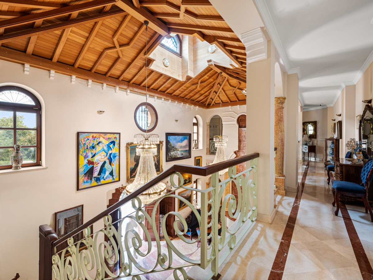6 Bed Townhouse for sale in Nueva Andalucía Costa Del Sol, Málaga, Spain