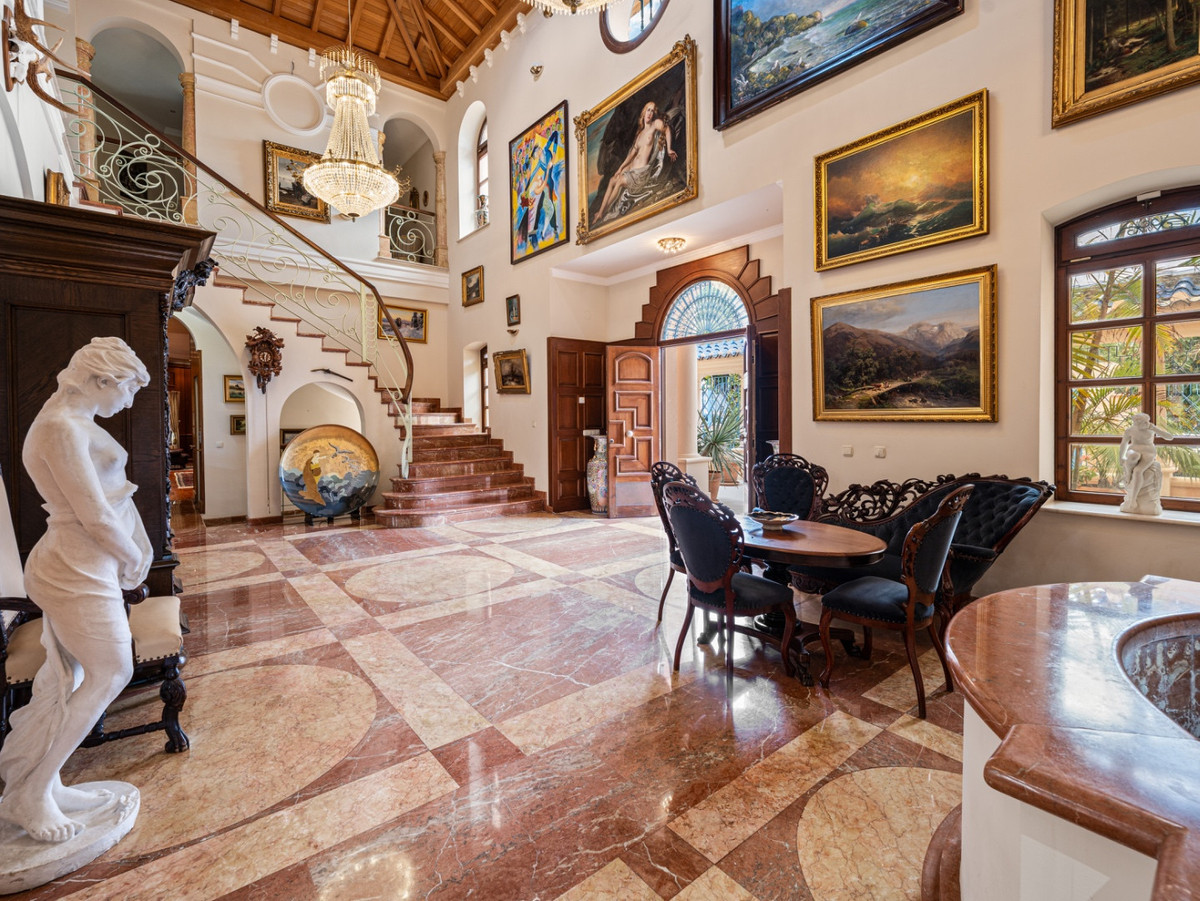 6 Bed Townhouse for sale in Nueva Andalucía Costa Del Sol, Málaga, Spain