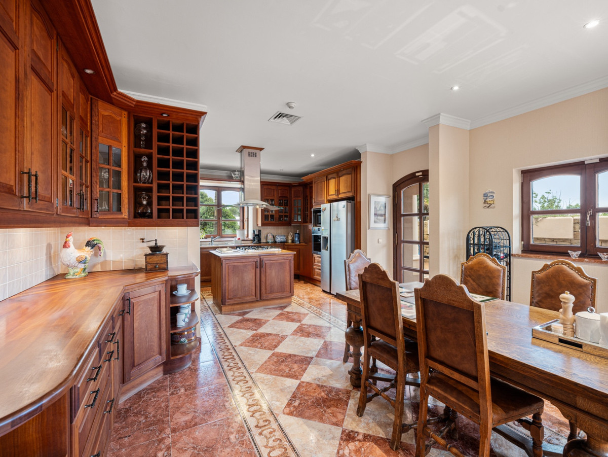 6 Bed Townhouse for sale in Nueva Andalucía Costa Del Sol, Málaga, Spain