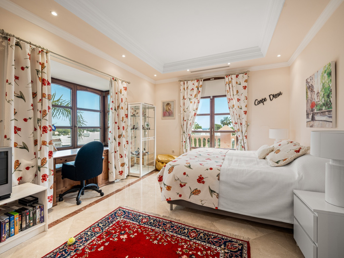 6 Bed Townhouse for sale in Nueva Andalucía Costa Del Sol, Málaga, Spain