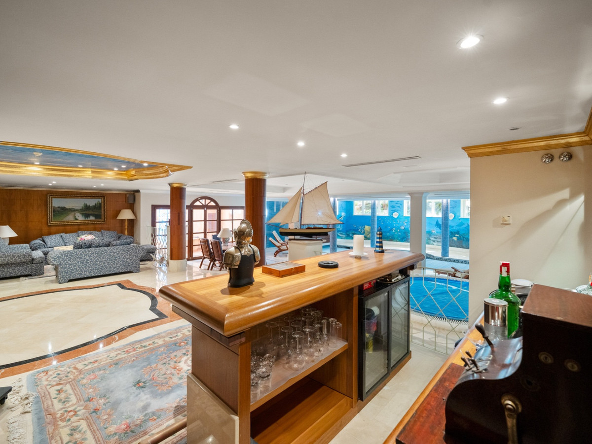 6 Bed Townhouse for sale in Nueva Andalucía Costa Del Sol, Málaga, Spain