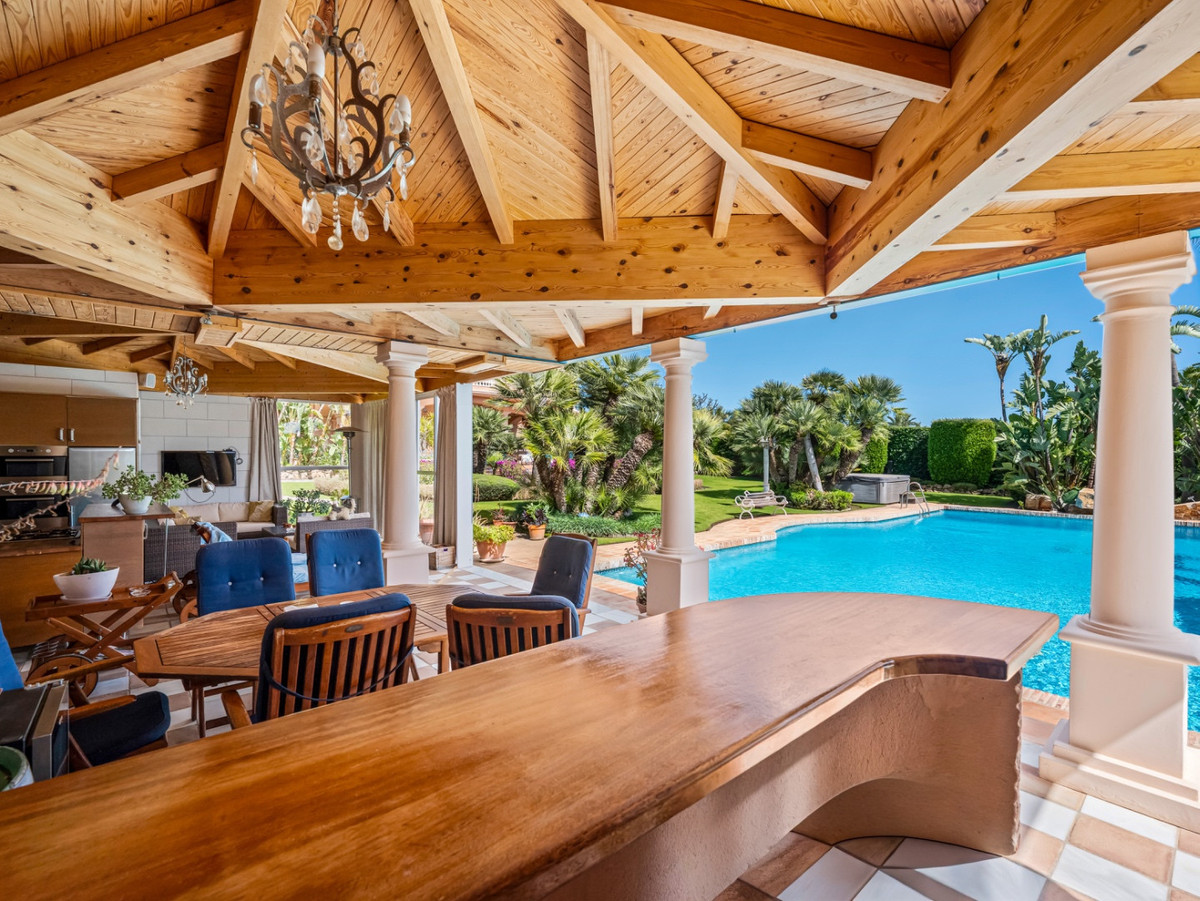 6 Bed Townhouse for sale in Nueva Andalucía Costa Del Sol, Málaga, Spain