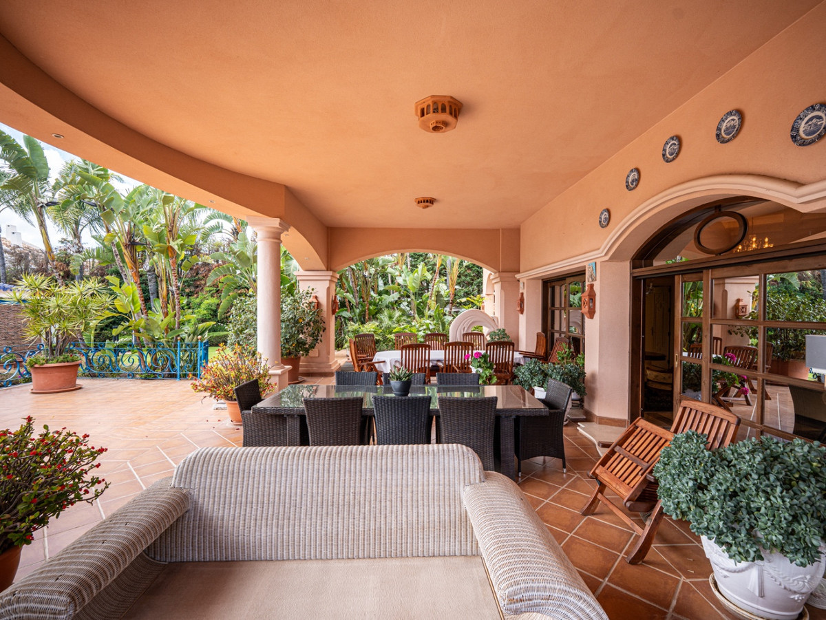 6 Bed Townhouse for sale in Nueva Andalucía Costa Del Sol, Málaga, Spain