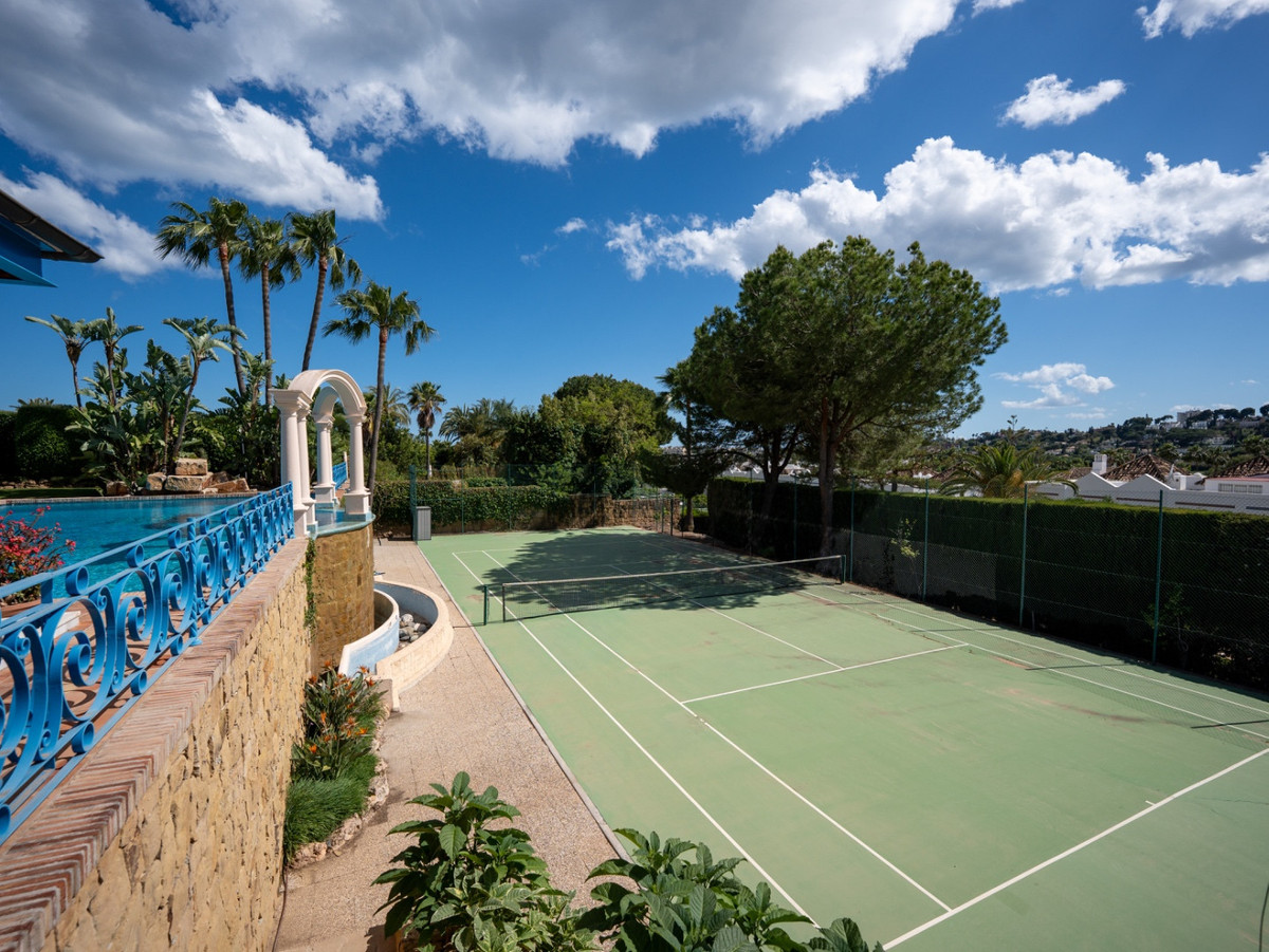 6 Bed Townhouse for sale in Nueva Andalucía Costa Del Sol, Málaga, Spain