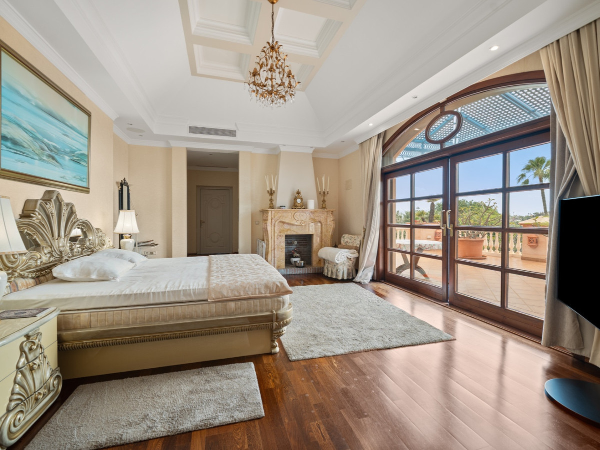 6 Bed Townhouse for sale in Nueva Andalucía Costa Del Sol, Málaga, Spain